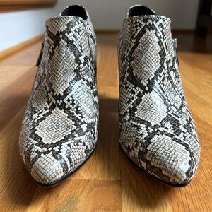 Michael by Michael Shannon “Griffyn” ankle boots. Size 11.